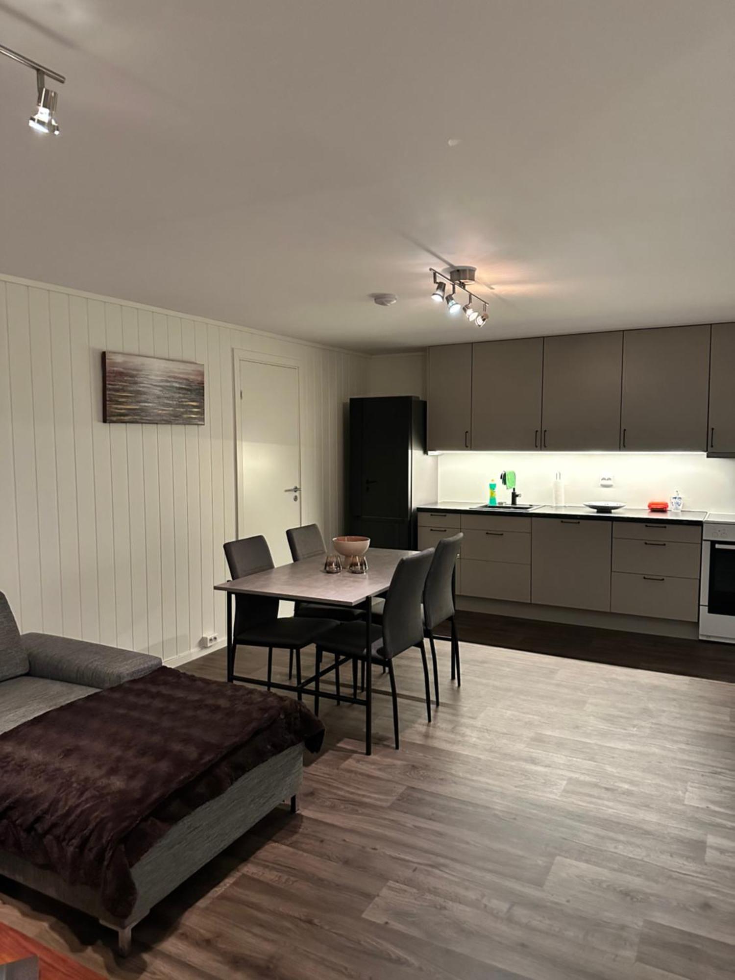 Your Home Away From Home, Apartment 2 トロムソ エクステリア 写真