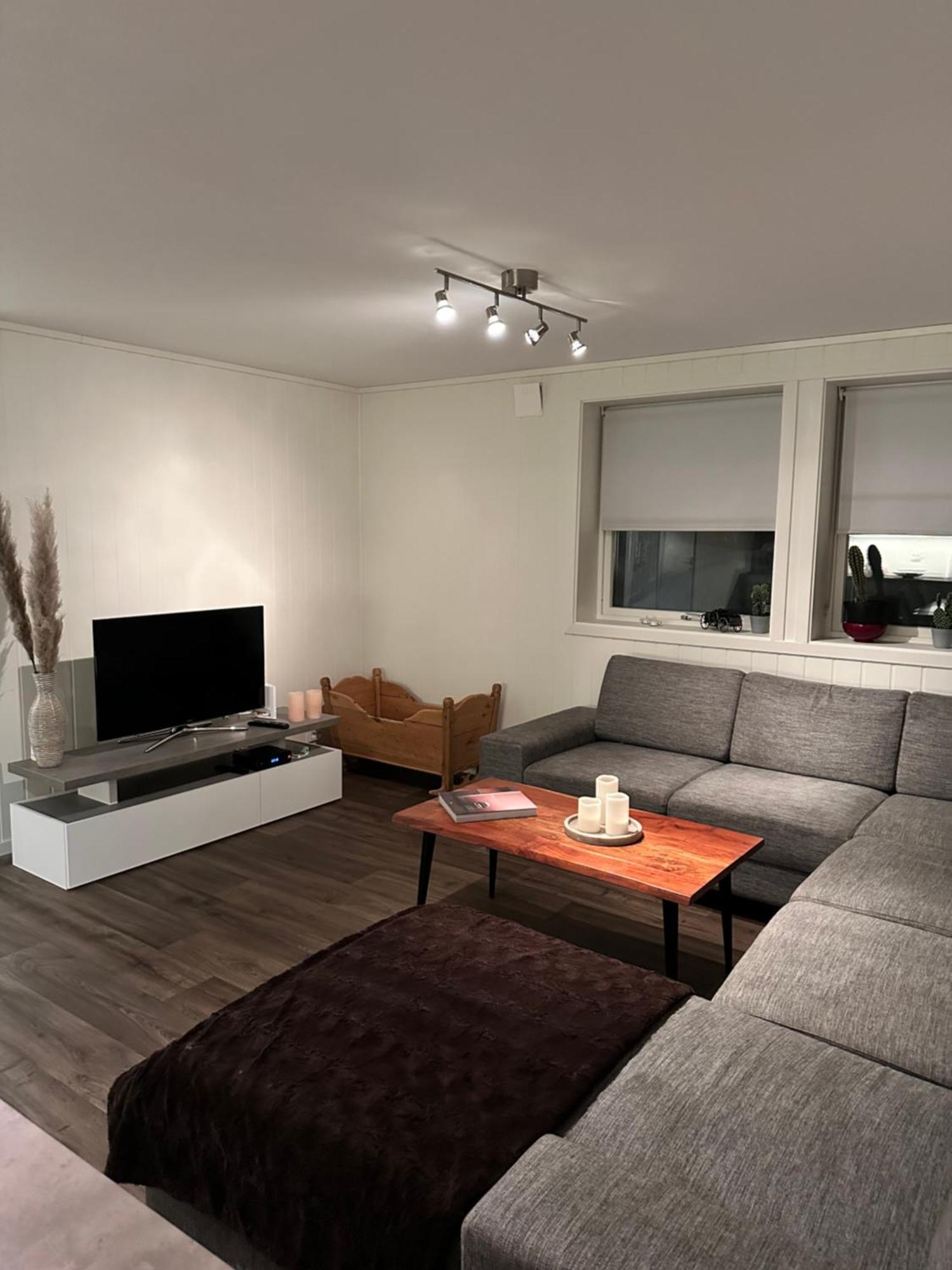 Your Home Away From Home, Apartment 2 トロムソ エクステリア 写真
